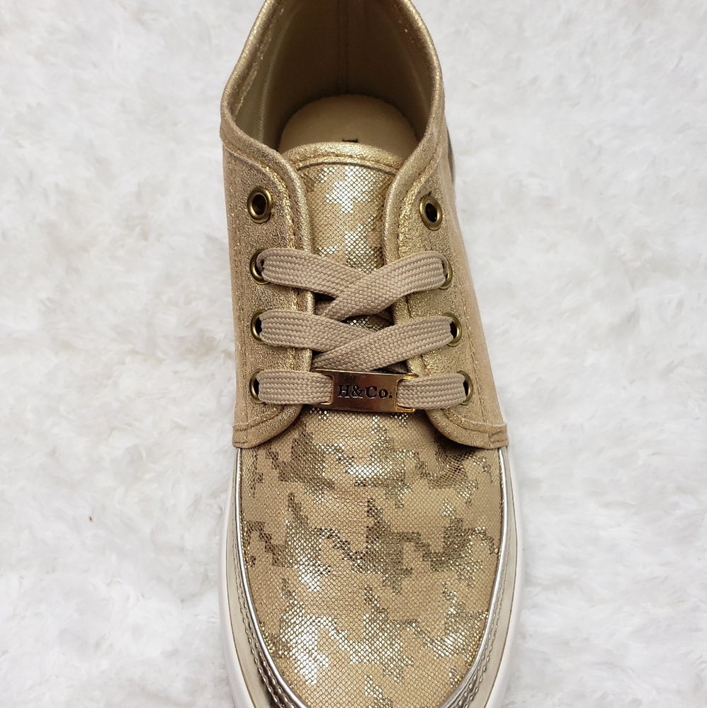Gold sneaker